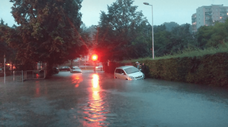 Kompleksowe rozwiązania  gospodarowania wodami opadowymi Strefa wiedzy - Kompleksowe rozwiązania gospodarowania wodami opadowymi Bilans 14-godzinnej ulewy w Trójmieście