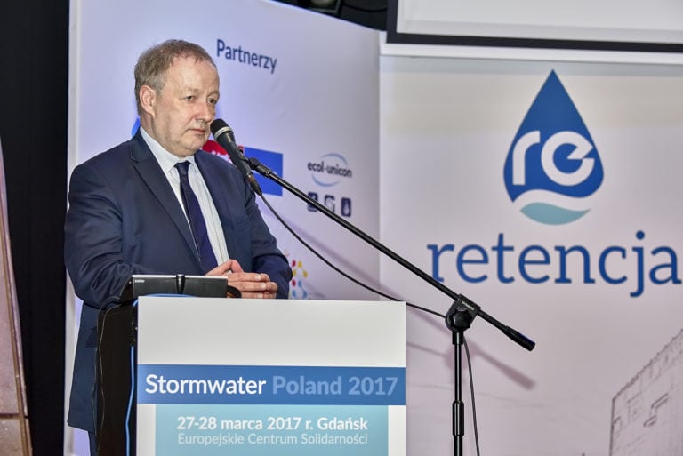 Kompleksowe rozwiązania  gospodarowania wodami opadowymi Strefa wiedzy - Kompleksowe rozwiązania gospodarowania wodami opadowymi M. Gajda: współpraca z Ukrainą w kwestii oczyszczania wód jest konieczna