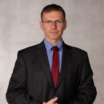 Kompleksowe rozwiązania  gospodarowania wodami opadowymi   Nasi eksperci Tomasz Glixelli