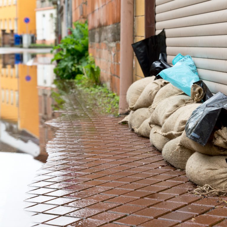 Kompleksowe rozwiązania  gospodarowania wodami opadowymi   Blog Podtopione garaże i piwnice. Dlaczego tak się dzieje?