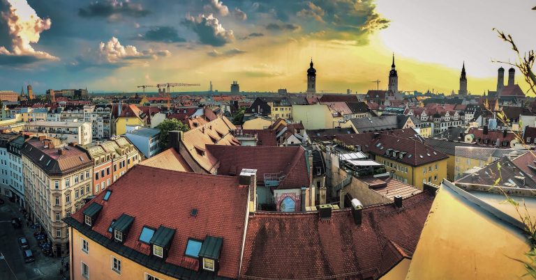 Kompleksowe rozwiązania  gospodarowania wodami opadowymi   Blog Jak się nie bać wody deszczowej w miastach? Z pomocą deszczomierzy!