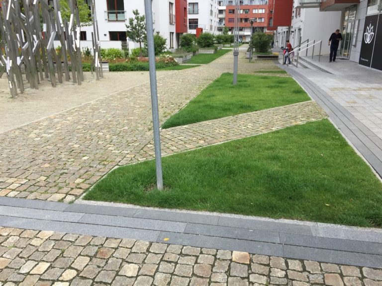 Kompleksowe rozwiązania  gospodarowania wodami opadowymi   Blog O krawężnikach i deszczówce