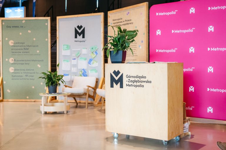 Kompleksowe rozwiązania  gospodarowania wodami opadowymi Strefa wiedzy - Kompleksowe rozwiązania gospodarowania wodami opadowymi W kierunku zielonej retencji w Metropolii