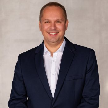 Kompleksowe rozwiązania  gospodarowania wodami opadowymi   Nasi eksperci Maciej Skórczewski