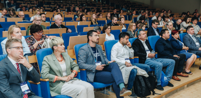 Kompleksowe rozwiązania  gospodarowania wodami opadowymi Strefa wiedzy - Kompleksowe rozwiązania gospodarowania wodami opadowymi WaterFolder Day 2026 – rola wody i zieleni w rozwoju miast i gmin