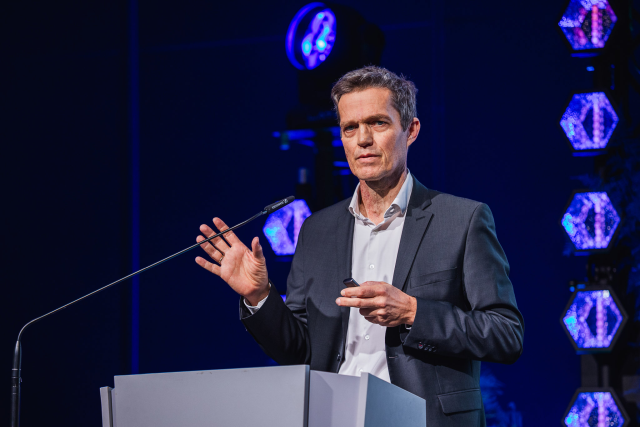 Kompleksowe rozwiązania  gospodarowania wodami opadowymi Strefa wiedzy - Kompleksowe rozwiązania gospodarowania wodami opadowymi Od odwodnienia miejskiego do miejskiego zarządzania zasobami wodnymi